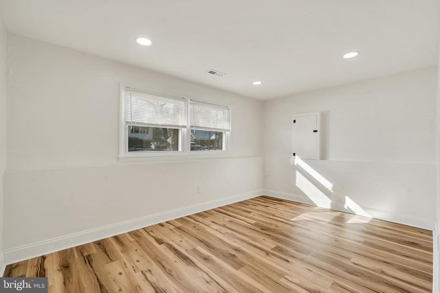 33 SYCAMORE DR, Burlington, NJ 08016