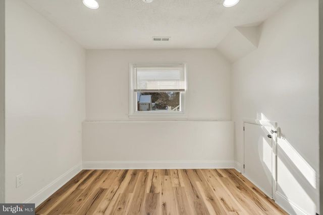 33 SYCAMORE DR, Burlington, NJ 08016