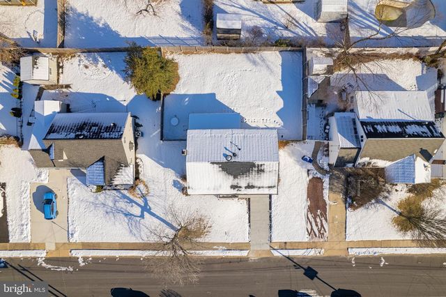 33 SYCAMORE DR, Burlington, NJ 08016