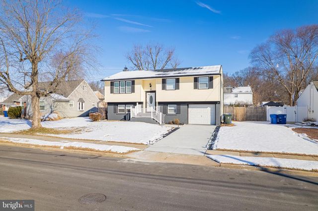 33 SYCAMORE DR, Burlington, NJ 08016