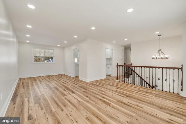 33 SYCAMORE DR, Burlington, NJ 08016