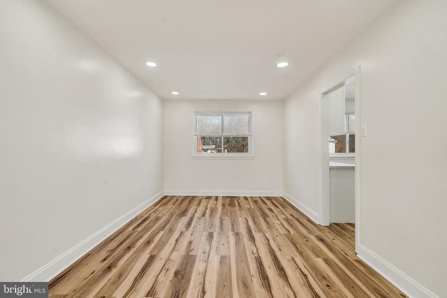 33 SYCAMORE DR, Burlington, NJ 08016