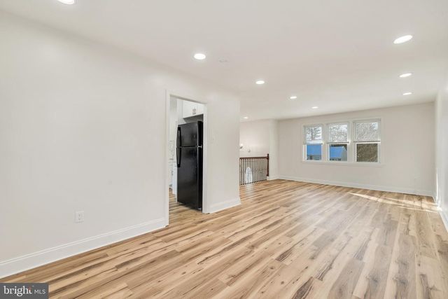 33 SYCAMORE DR, Burlington, NJ 08016