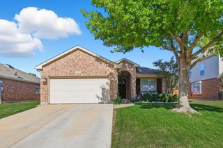 832 Pebblecreek Drive, Burleson, TX 76028