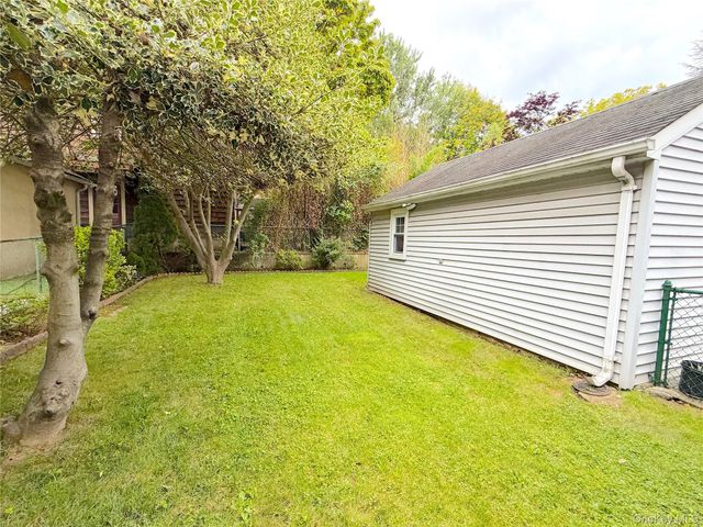257-14 Pembroke Avenue, Great Neck, NY 11020
