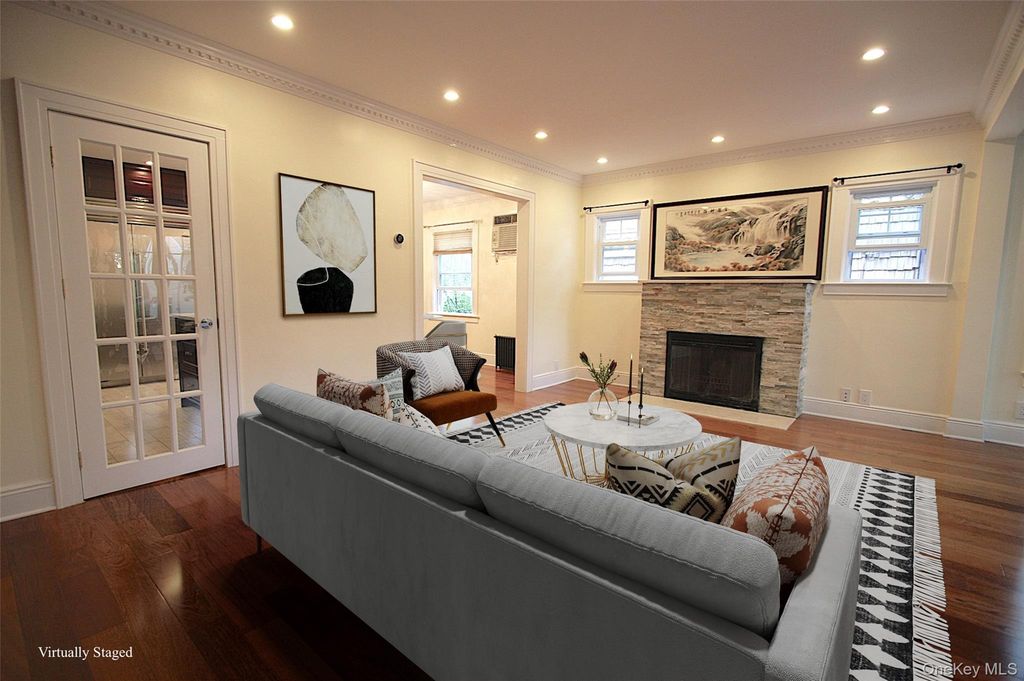 257-14 Pembroke Avenue, Great Neck, NY 11020 — photo 5