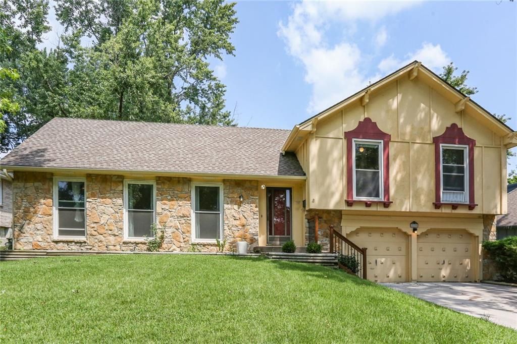 8100 W 98TH Street, Overland Park, KS 66212