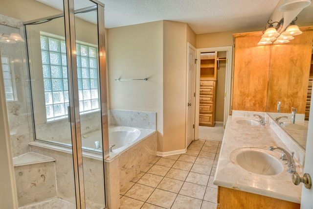 309 Williamsburg, Clute, TX 77531