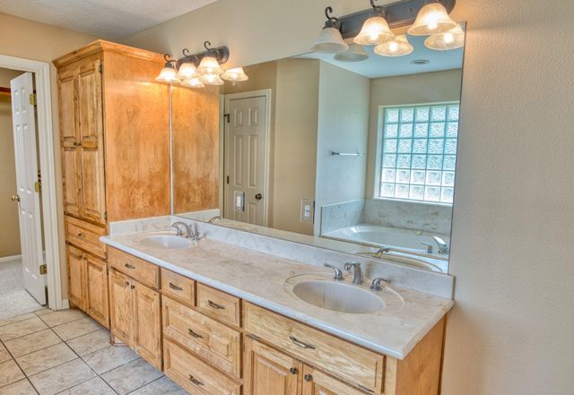 309 Williamsburg, Clute, TX 77531