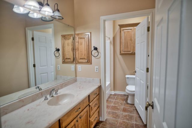 309 Williamsburg, Clute, TX 77531