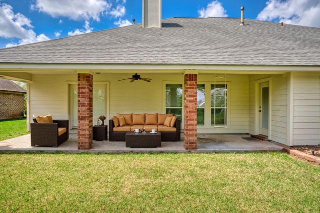 309 Williamsburg, Clute, TX 77531