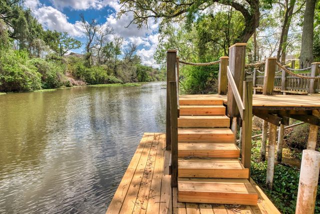 309 Williamsburg, Clute, TX 77531