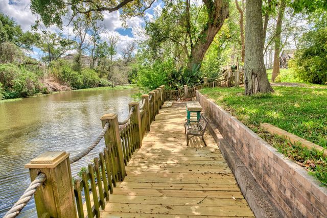 309 Williamsburg, Clute, TX 77531
