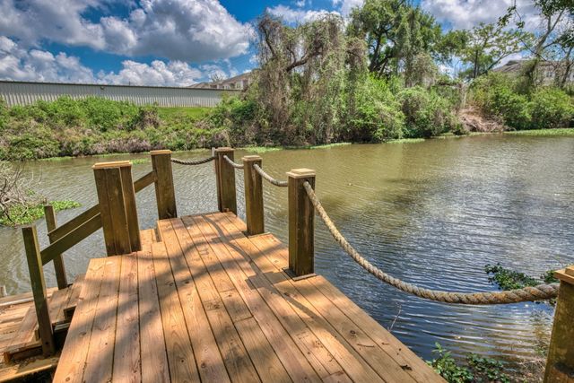 309 Williamsburg, Clute, TX 77531