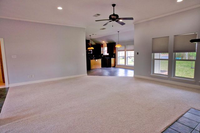 309 Williamsburg, Clute, TX 77531