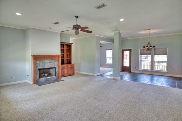 309 Williamsburg, Clute, TX 77531