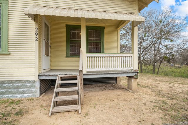 292 BEACH SHORE DR, Bandera, TX 78003