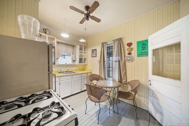 292 BEACH SHORE DR, Bandera, TX 78003