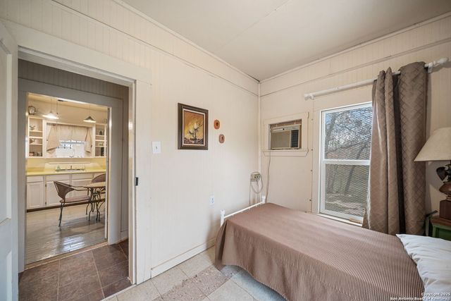 292 BEACH SHORE DR, Bandera, TX 78003
