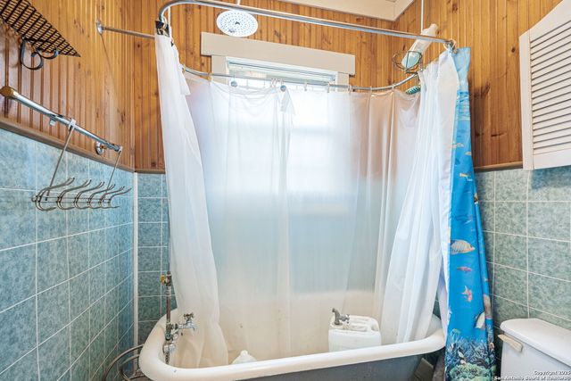 292 BEACH SHORE DR, Bandera, TX 78003