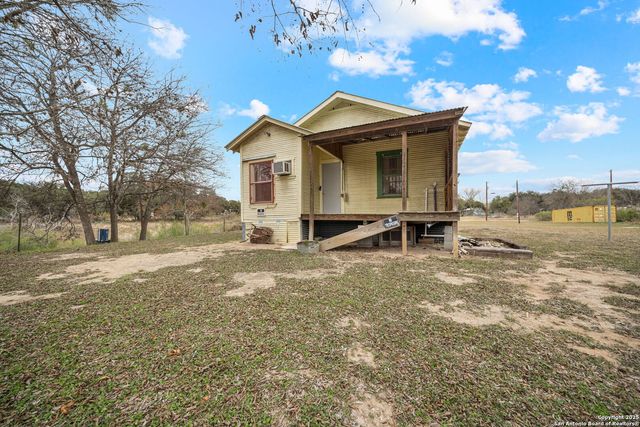 292 BEACH SHORE DR, Bandera, TX 78003