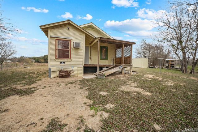 292 BEACH SHORE DR, Bandera, TX 78003