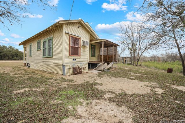 292 BEACH SHORE DR, Bandera, TX 78003