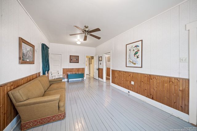 292 BEACH SHORE DR, Bandera, TX 78003