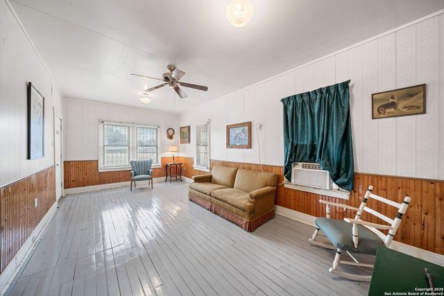 292 BEACH SHORE DR, Bandera, TX 78003