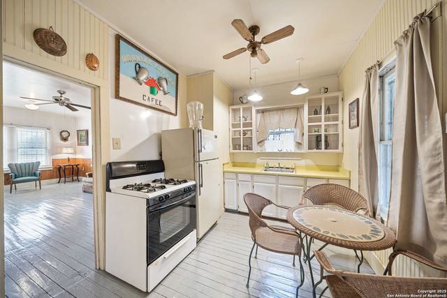 292 BEACH SHORE DR, Bandera, TX 78003