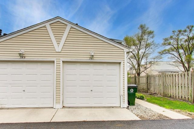 391 Meadow Green Lane, Round Lake Beach, IL 60073