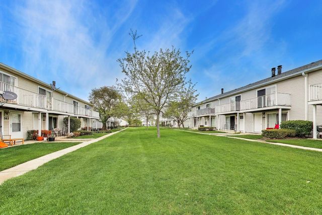 391 Meadow Green Lane, Round Lake Beach, IL 60073