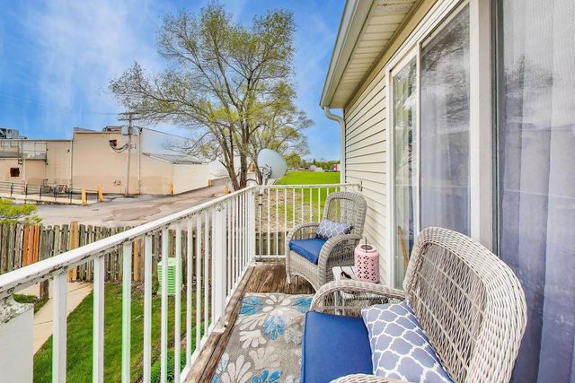 391 Meadow Green Lane, Round Lake Beach, IL 60073