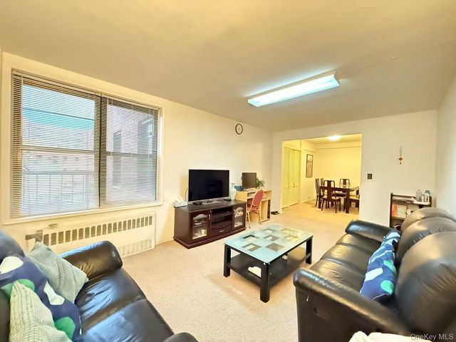 38-15 149 Street 2D, Flushing, NY 11354
