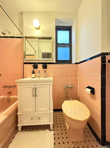 38-15 149 Street 2D, Flushing, NY 11354