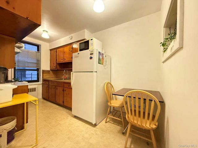 38-15 149 Street 2D, Flushing, NY 11354
