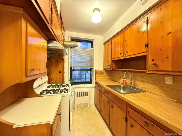 38-15 149 Street 2D, Flushing, NY 11354