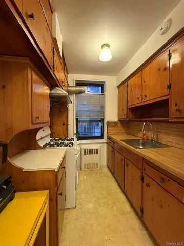 38-15 149 Street 2D, Flushing, NY 11354