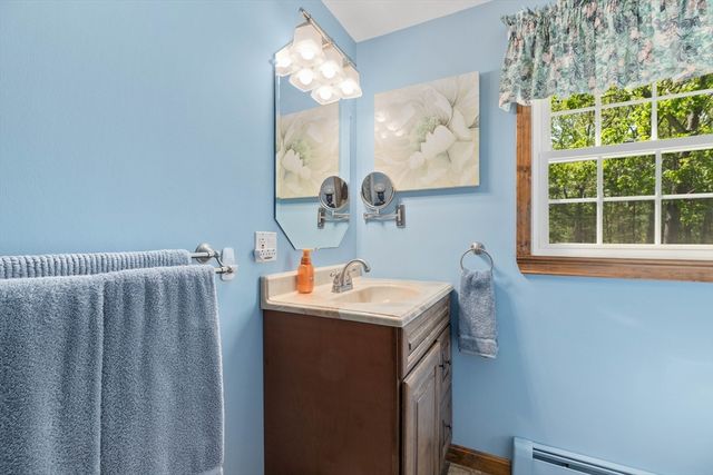 10 Barnstable Rd, Norfolk, MA 02056