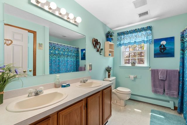 10 Barnstable Rd, Norfolk, MA 02056