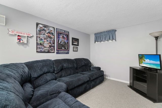 10 Barnstable Rd, Norfolk, MA 02056