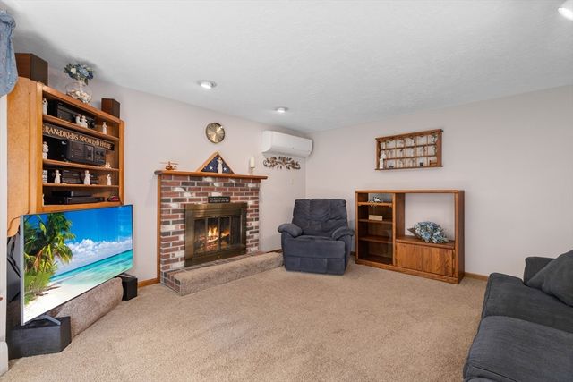 10 Barnstable Rd, Norfolk, MA 02056