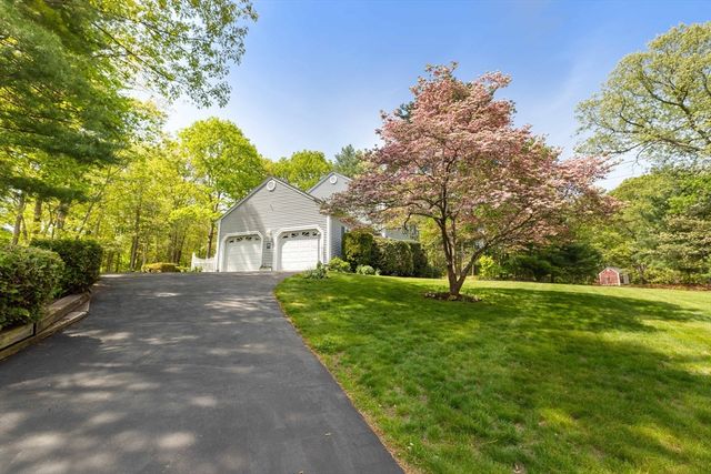 10 Barnstable Rd, Norfolk, MA 02056