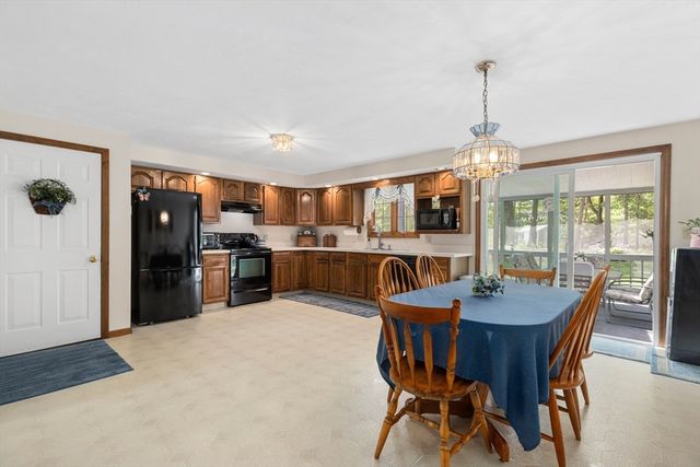 10 Barnstable Rd, Norfolk, MA 02056