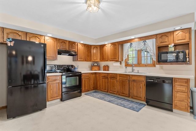 10 Barnstable Rd, Norfolk, MA 02056