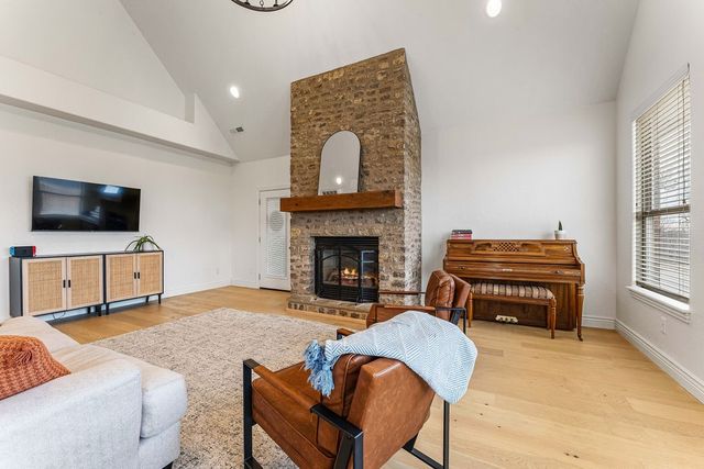 5079 S Strathmore Station Drive, Rogers, AR 72758