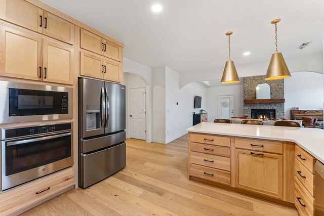 5079 S Strathmore Station Drive, Rogers, AR 72758