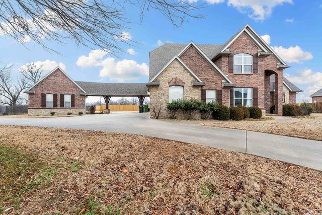 5079 S Strathmore Station Drive, Rogers, AR 72758