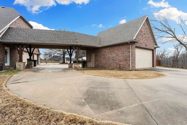 5079 S Strathmore Station Drive, Rogers, AR 72758