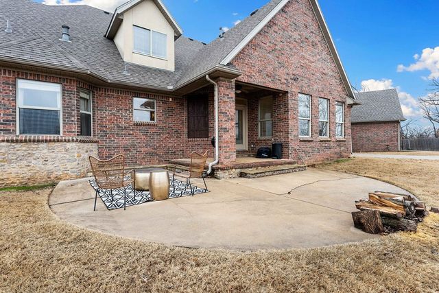 5079 S Strathmore Station Drive, Rogers, AR 72758